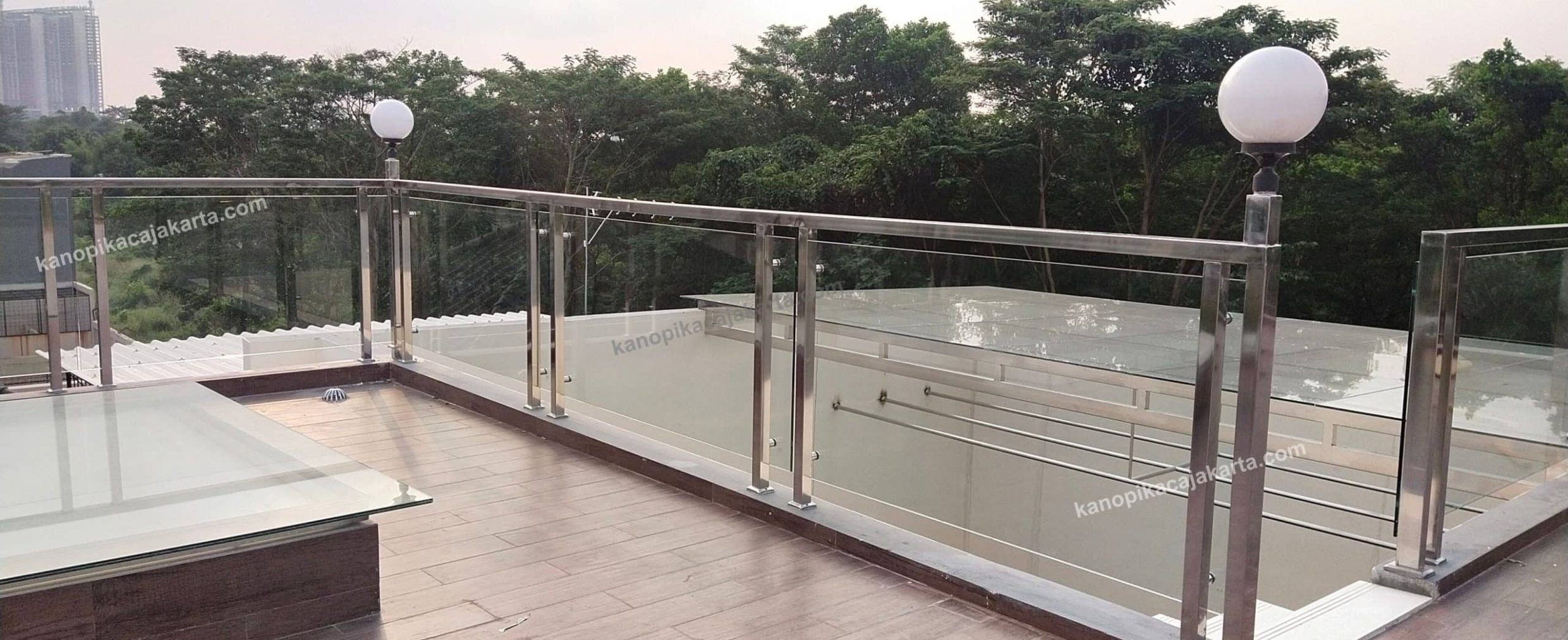 Railing Balkon kaca BSD