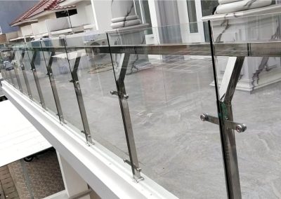 Railing Balkon Kaca Stailess Puri Kembangan